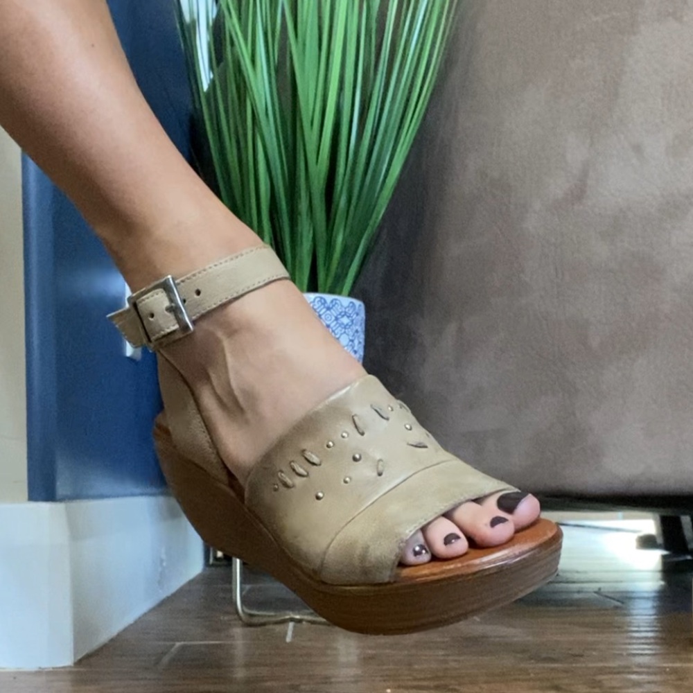 Miz Mooz Striking Wedge in Tan